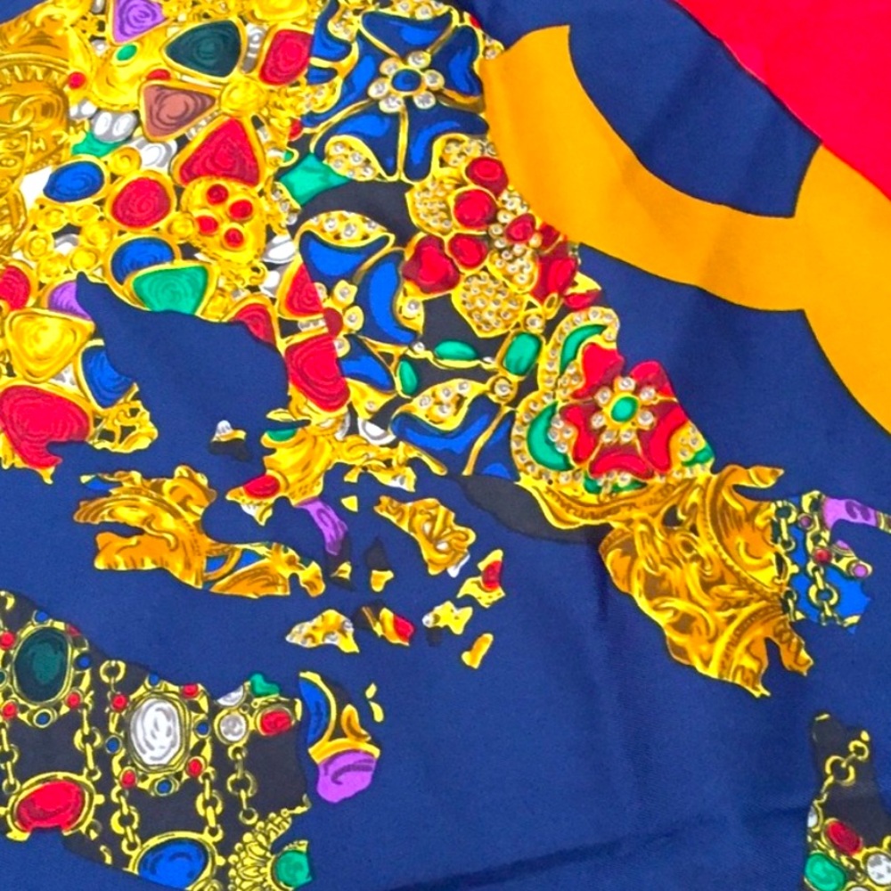 Chanel Rare MultiColor Gripoix 💯 % silk Jewel Charm Scarf. - Picture 1 of 6